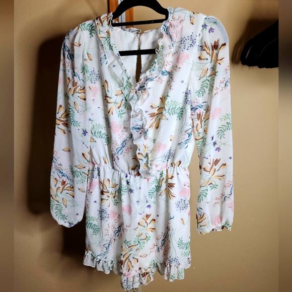 Long-sleeved Floral Romper - Picture 2 of 4